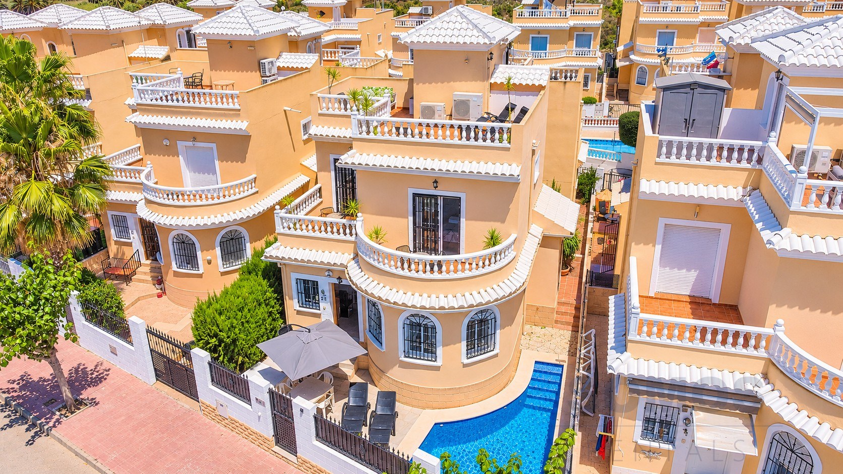 Villa Velazquez, Urb La Marina — photographie 1