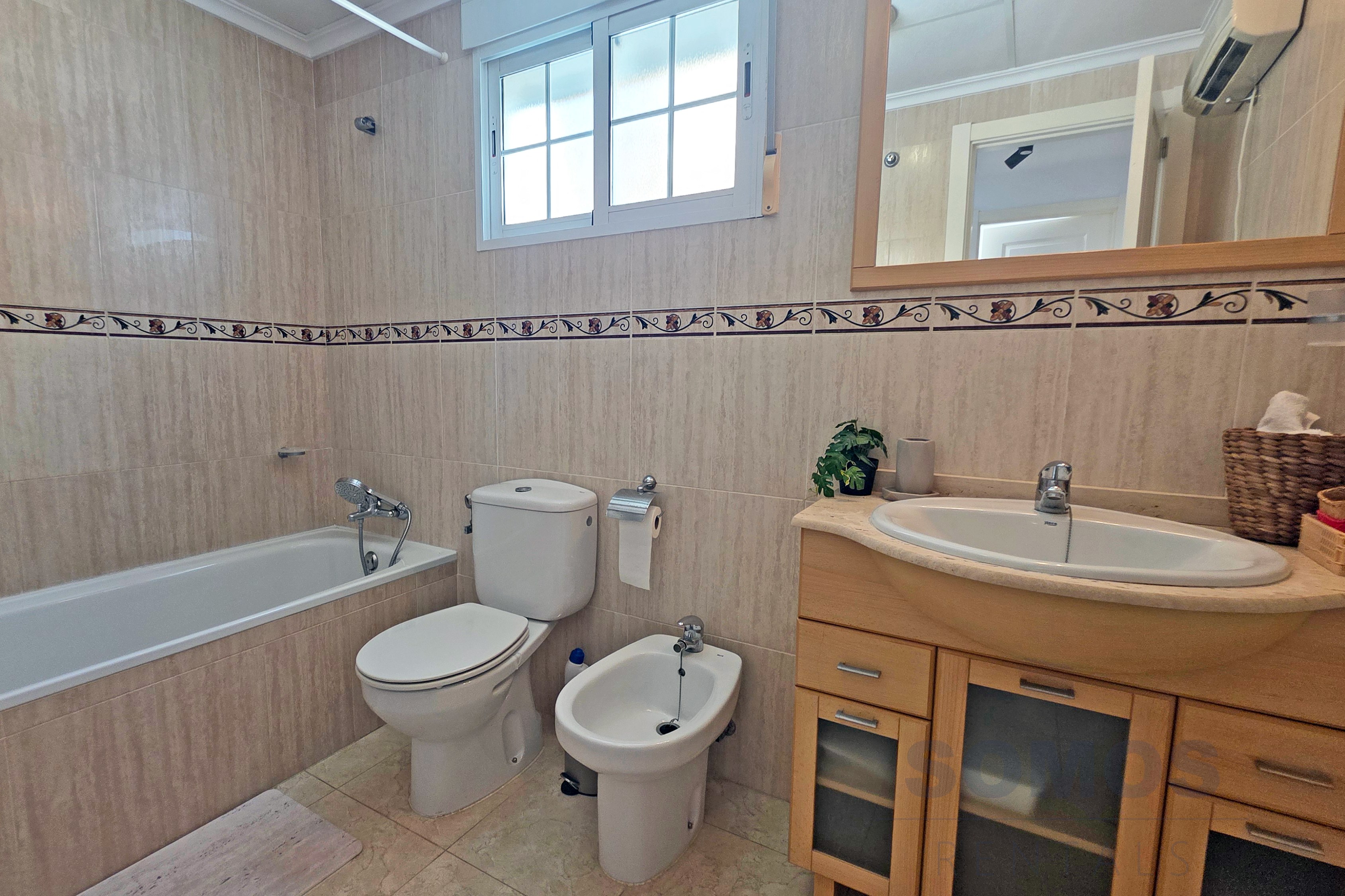 Bathroom 1 — Villa Dali, Urb La Marina