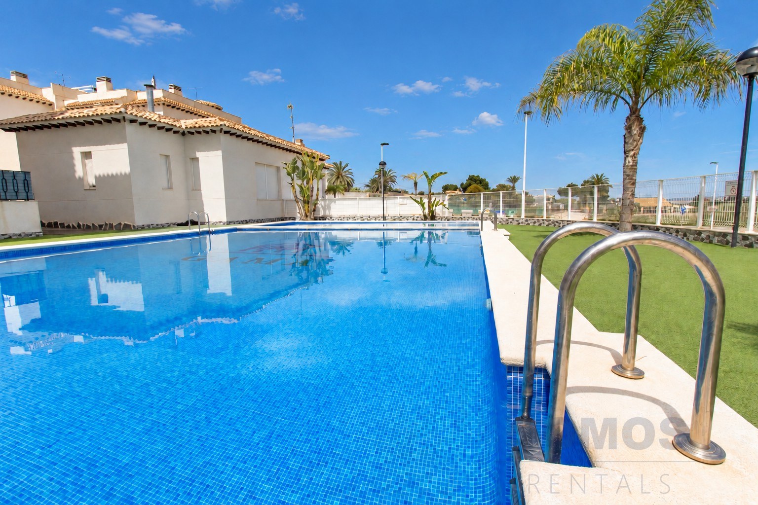 Communal swimming pool — Apartamento El Pinet, La Marina Village y El Pinet