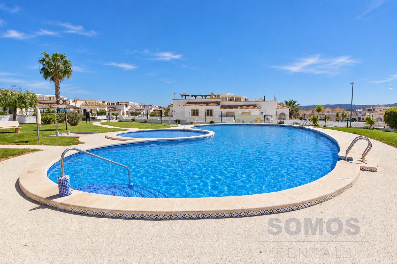 Communal swimming pool — Casa Lisa, Urb La Marina