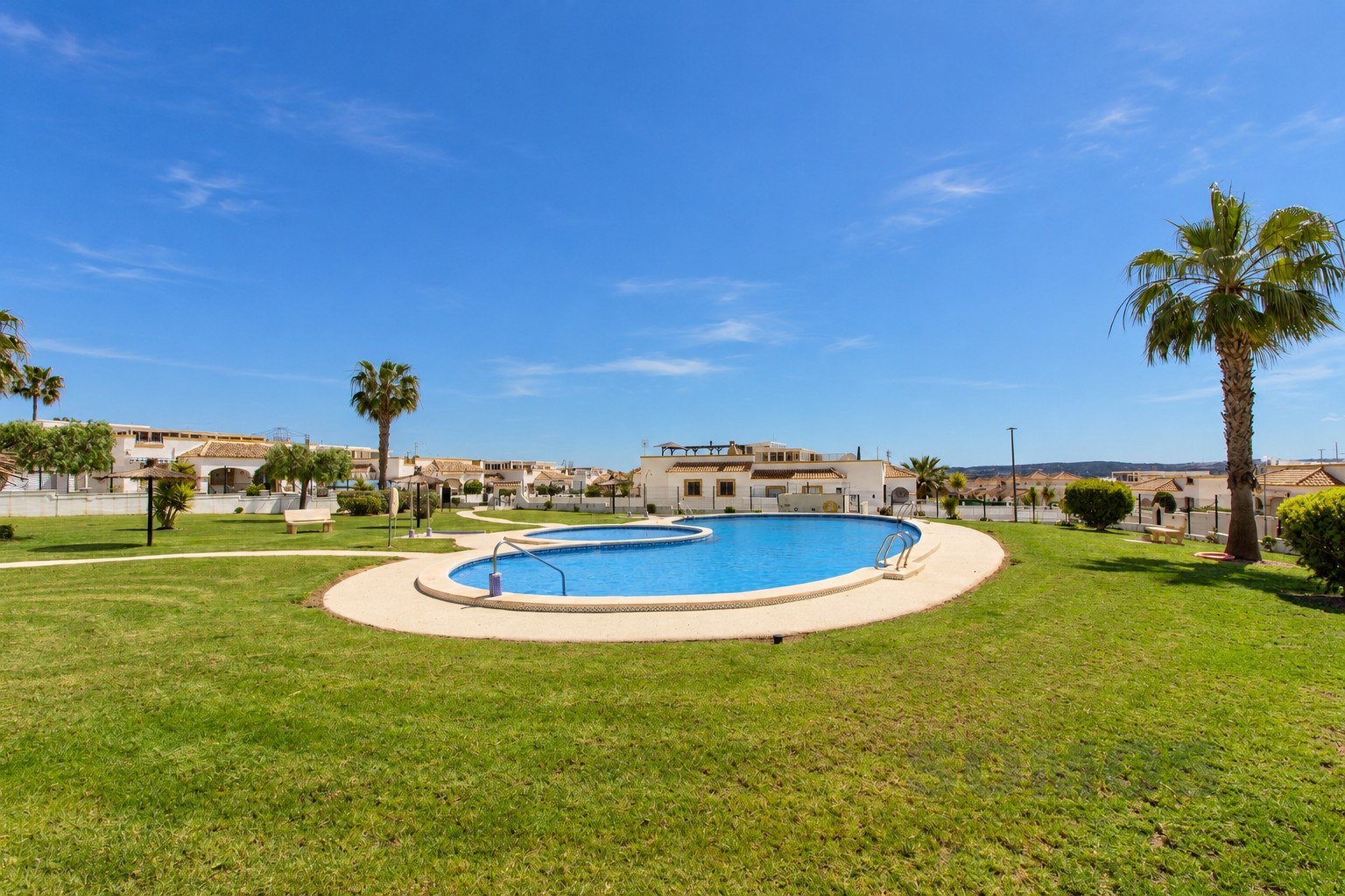 Communal swimming pool — Casa Lisa, Urb La Marina