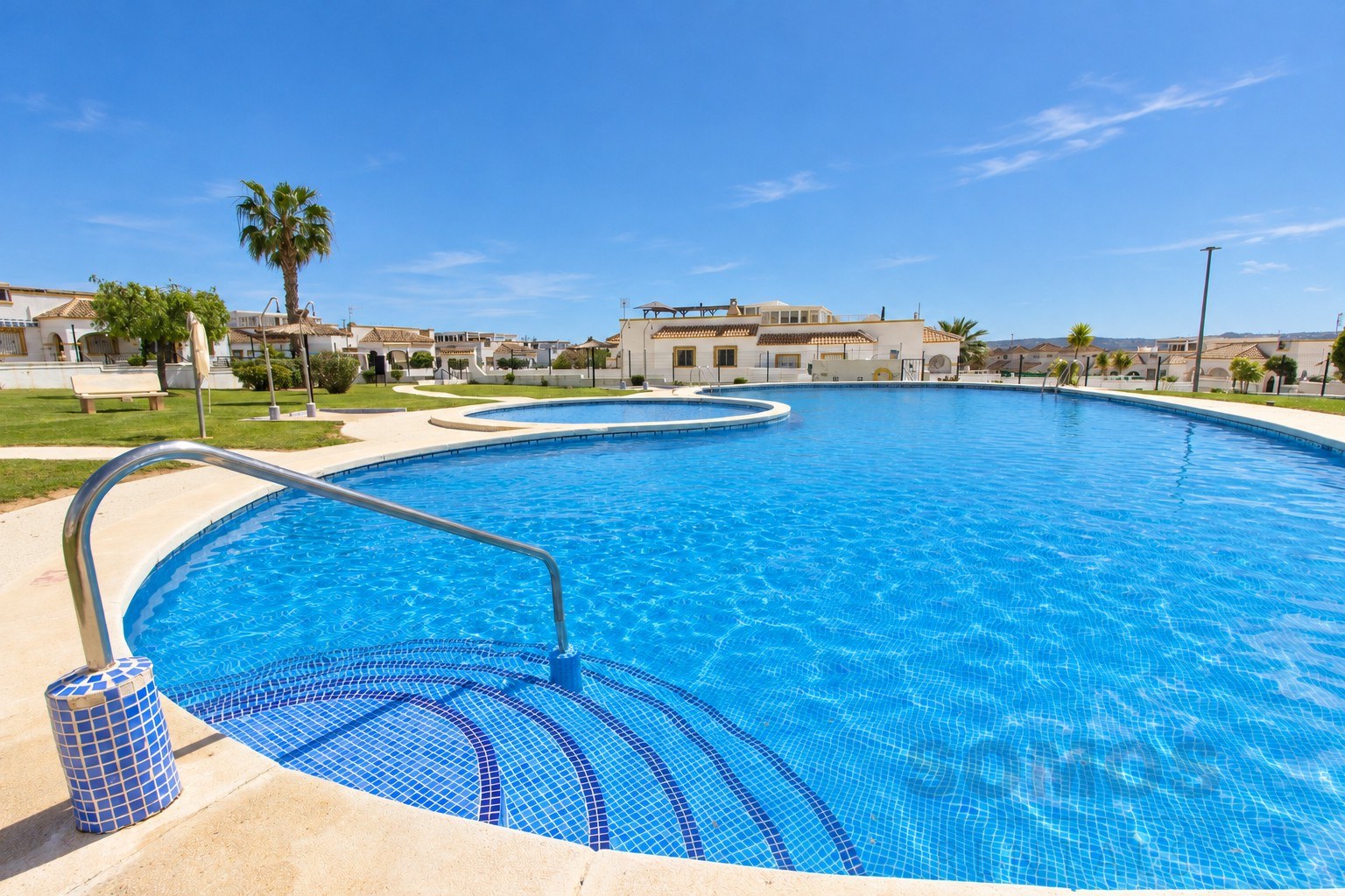 Communal swimming pool — Casa Lisa, Urb La Marina