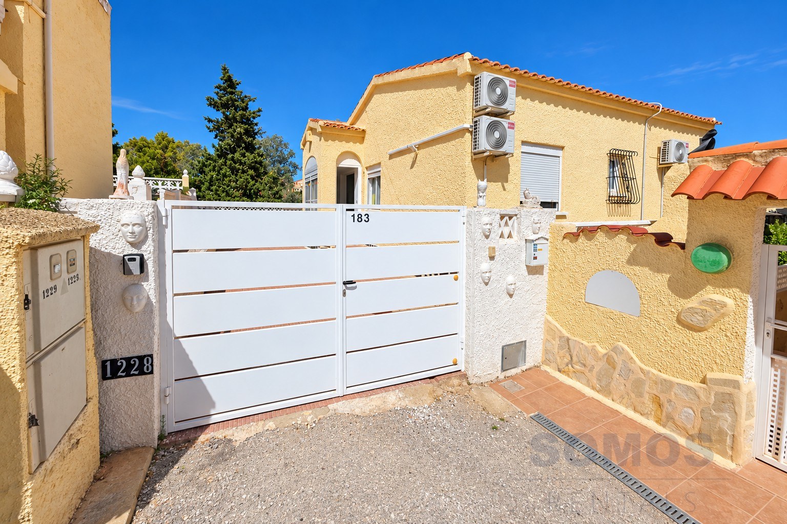 Entrance — Villa Michelle, Urb La Marina