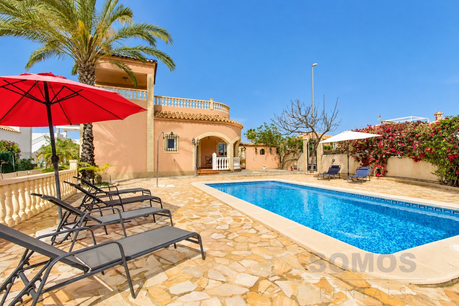 Private swimming pool — Villa Rosa, Urb La Marina