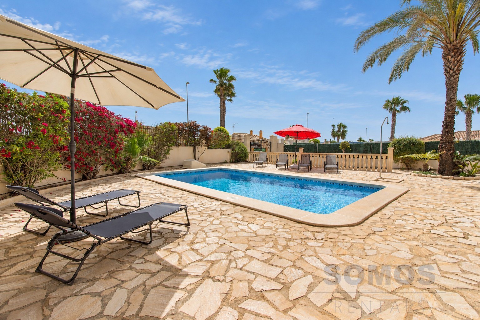 Private swimming pool — Villa Rosa, Urb La Marina