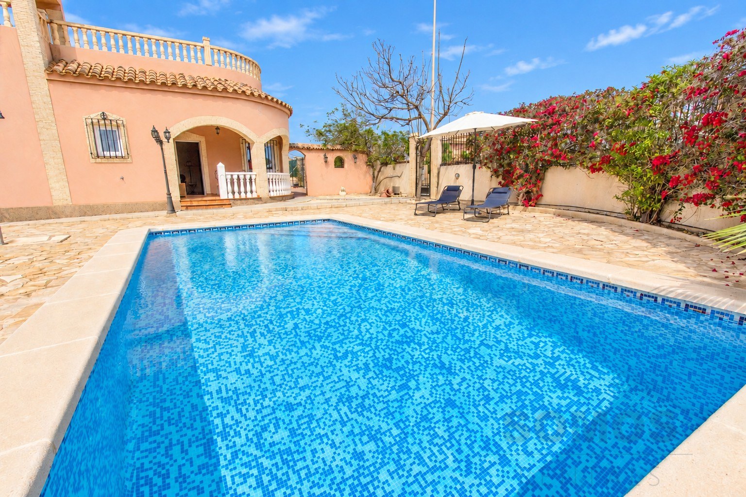 Private swimming pool — Villa Rosa, Urb La Marina