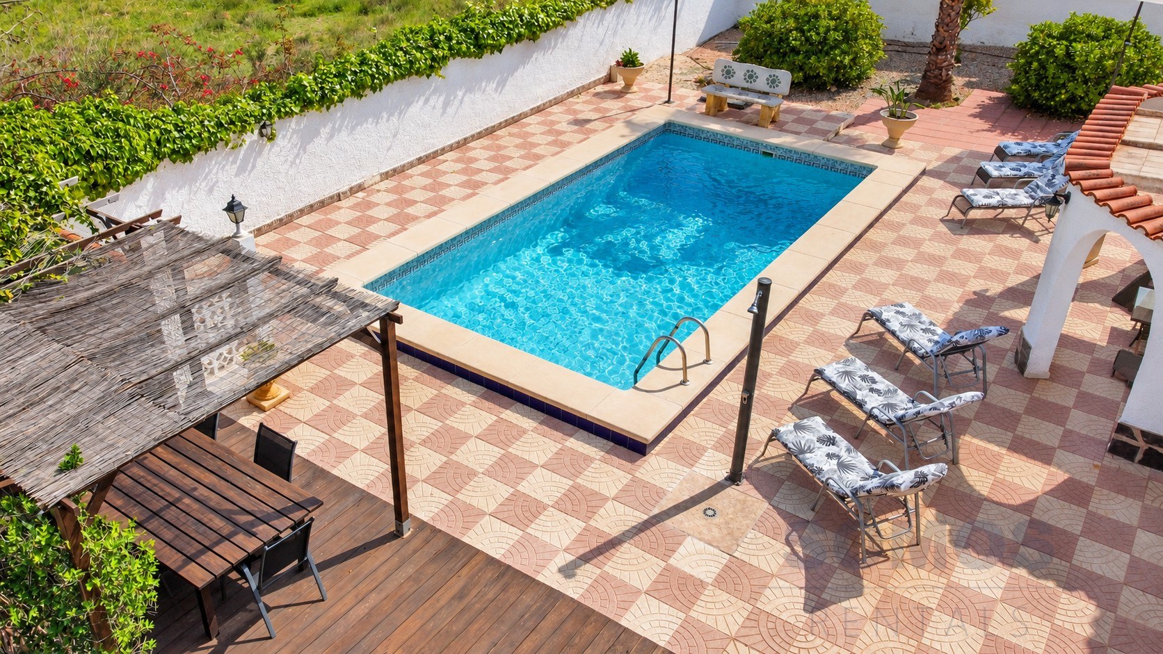 Private swimming pool — Villa Yolanda, Urb La Marina