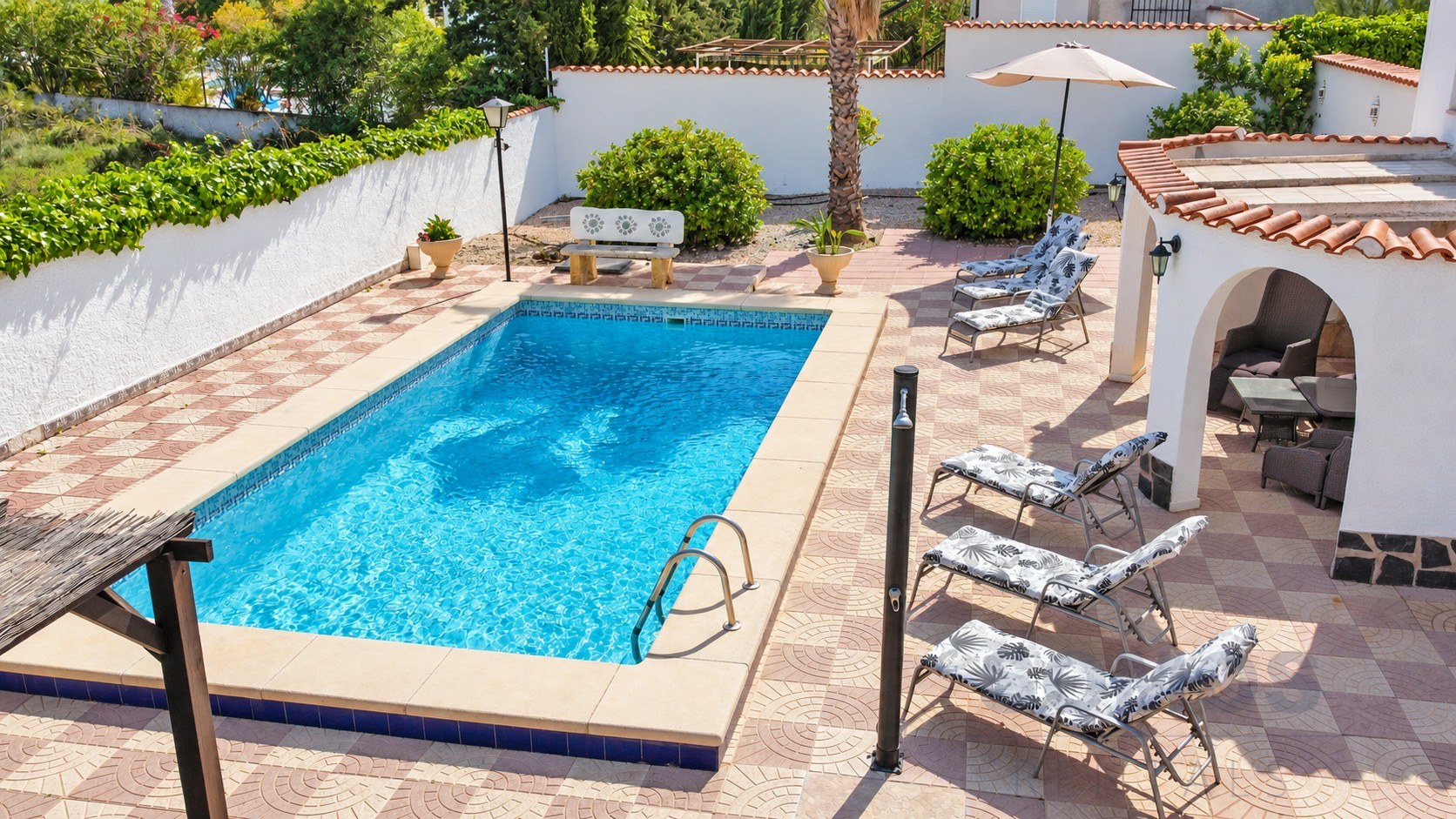 Private swimming pool — Villa Yolanda, Urb La Marina