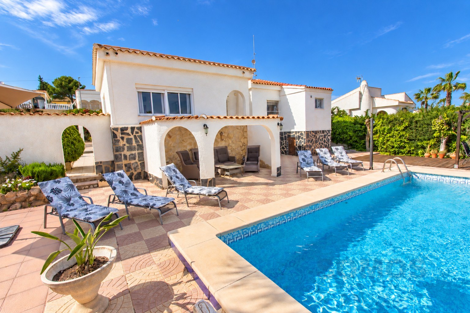 Private swimming pool — Villa Yolanda, Urb La Marina