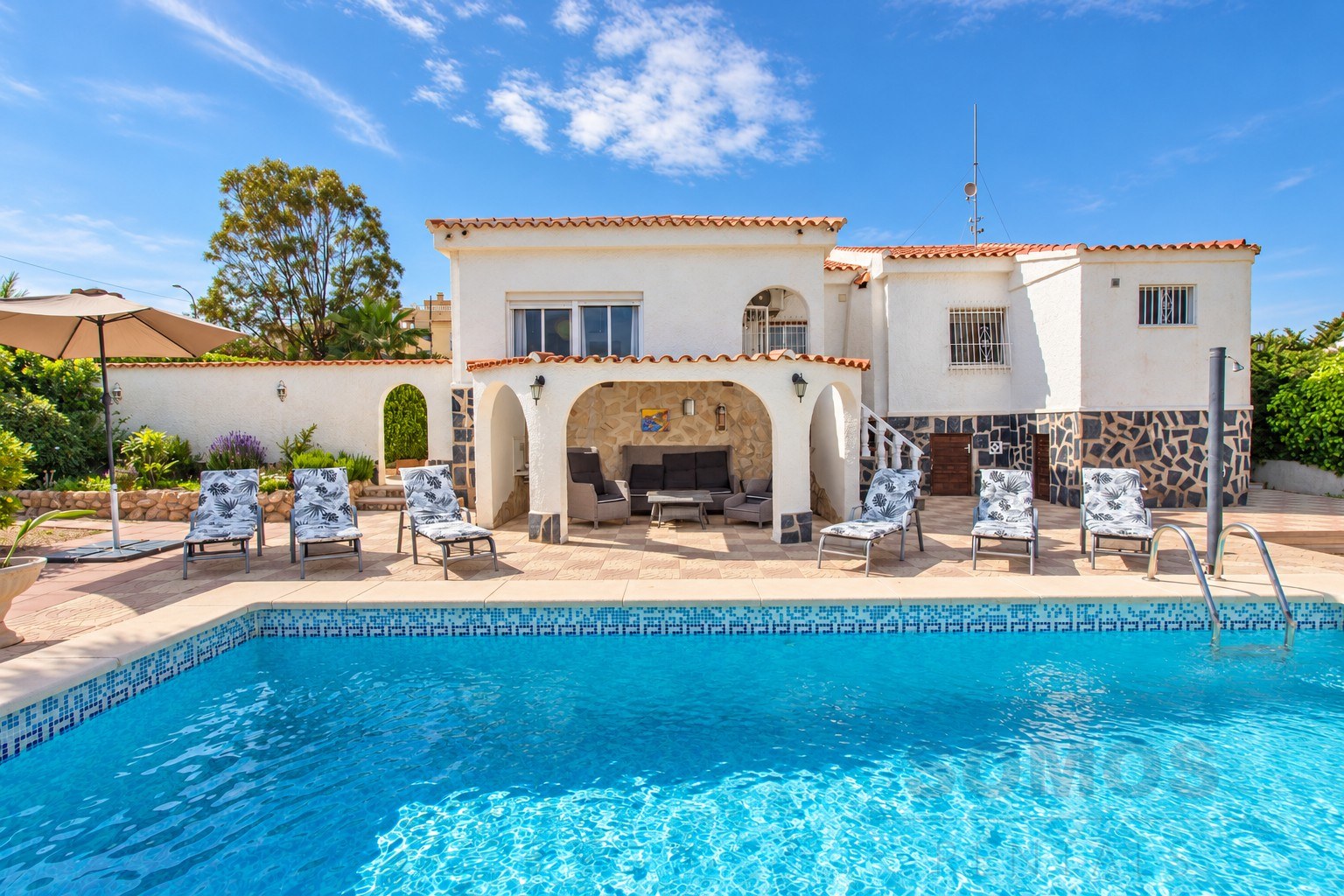 Private swimming pool — Villa Yolanda, Urb La Marina