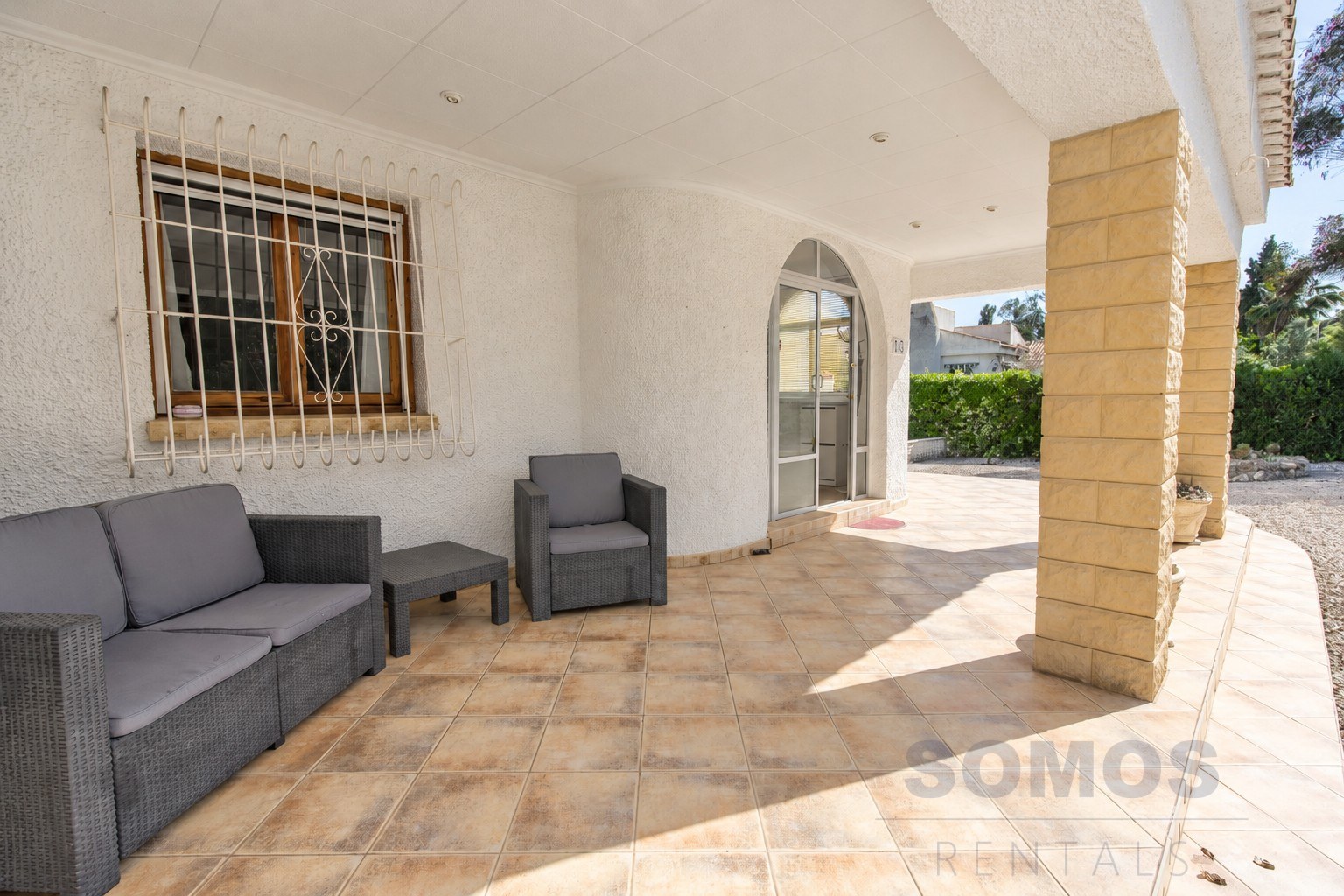 Covered terrace — Villa Yolanda, Urb La Marina