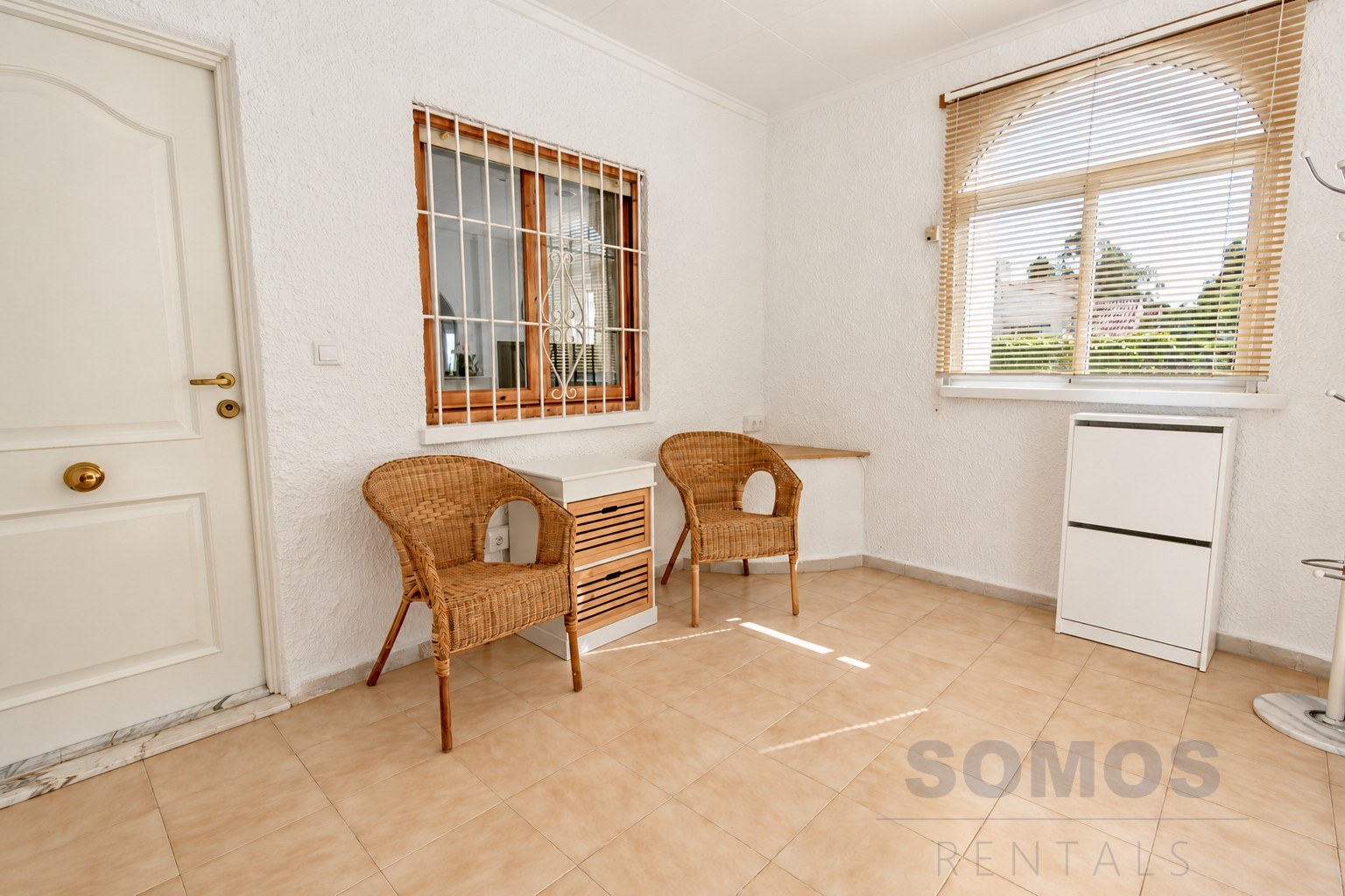 Glazed porch — Villa Yolanda, Urb La Marina