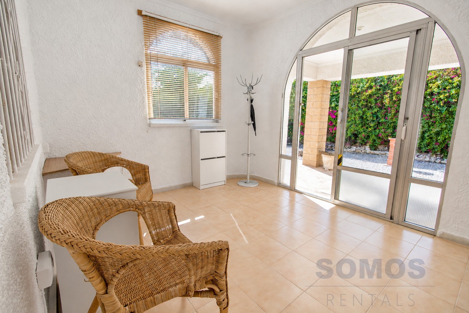 Glazed porch — Villa Yolanda, Urb La Marina