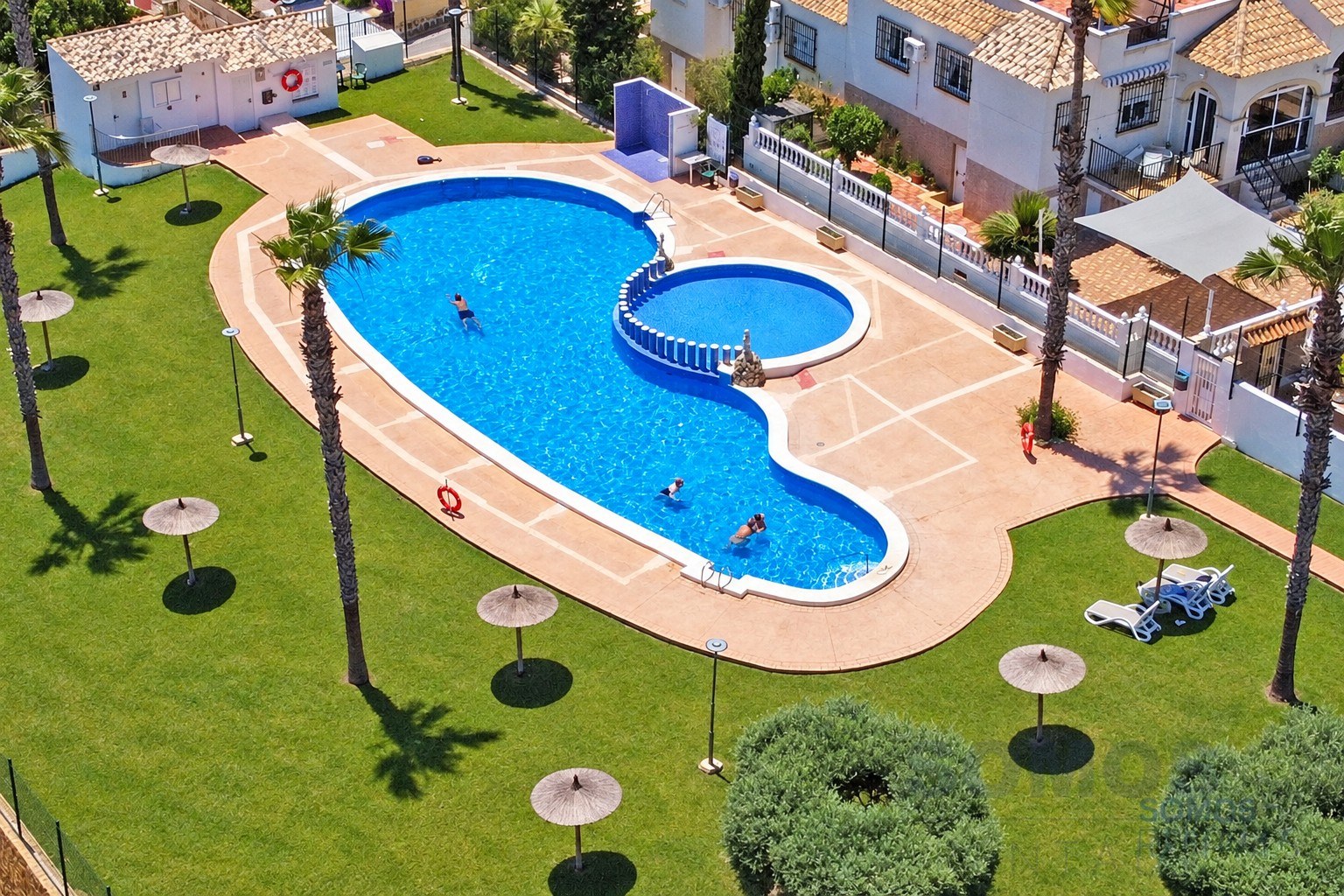Communal swimming pool — Casa Kretz, Urb La Marina