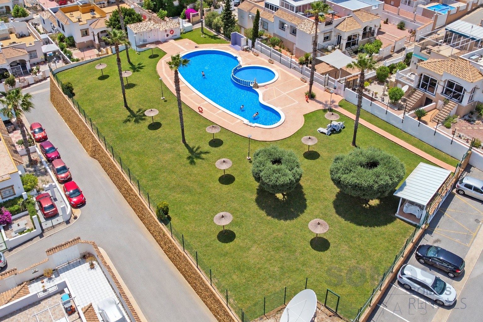 Communal swimming pool — Casa Kretz, Urb La Marina
