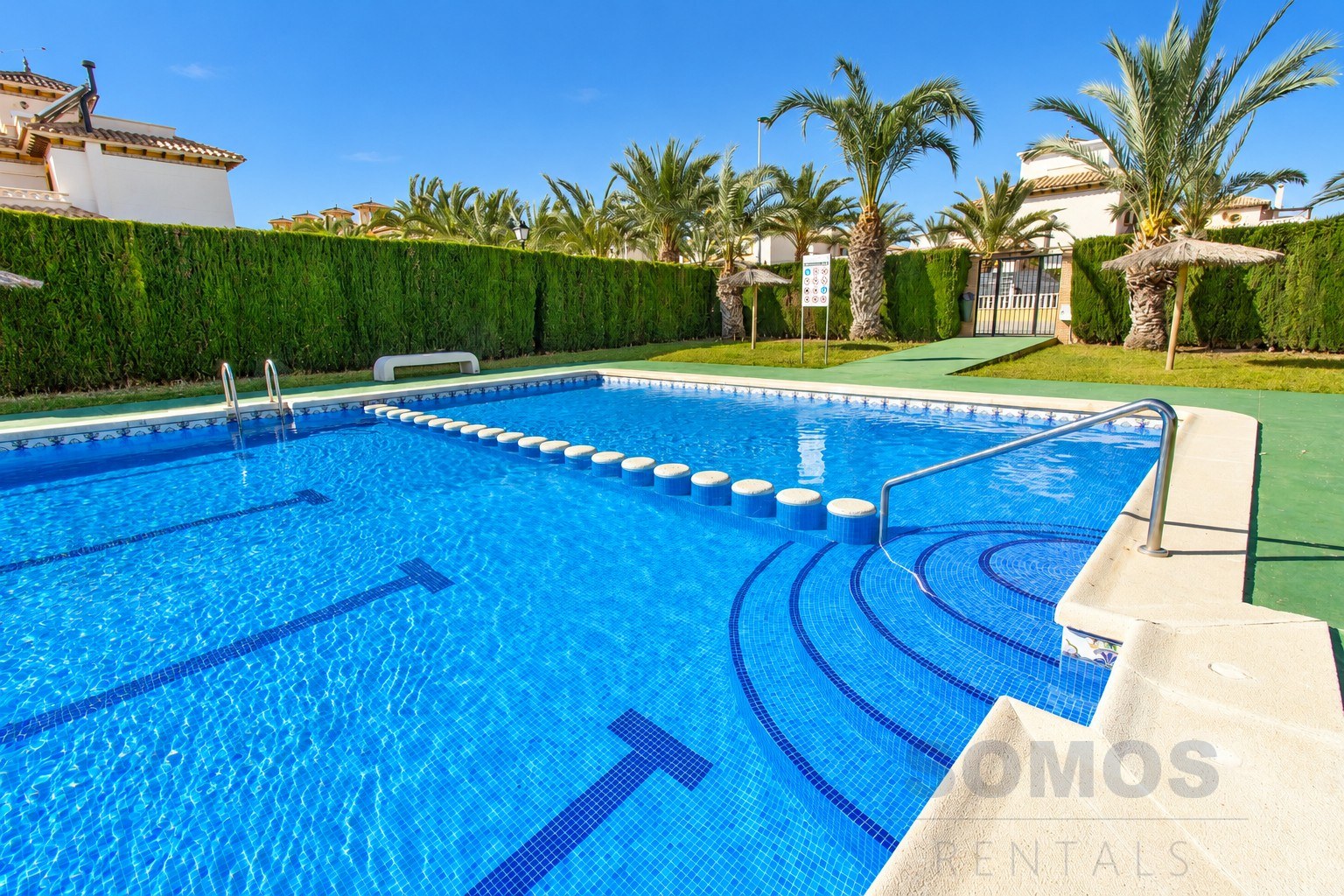 Communal swimming pool — Casa Marina del Rey, La Marina Village y El Pinet