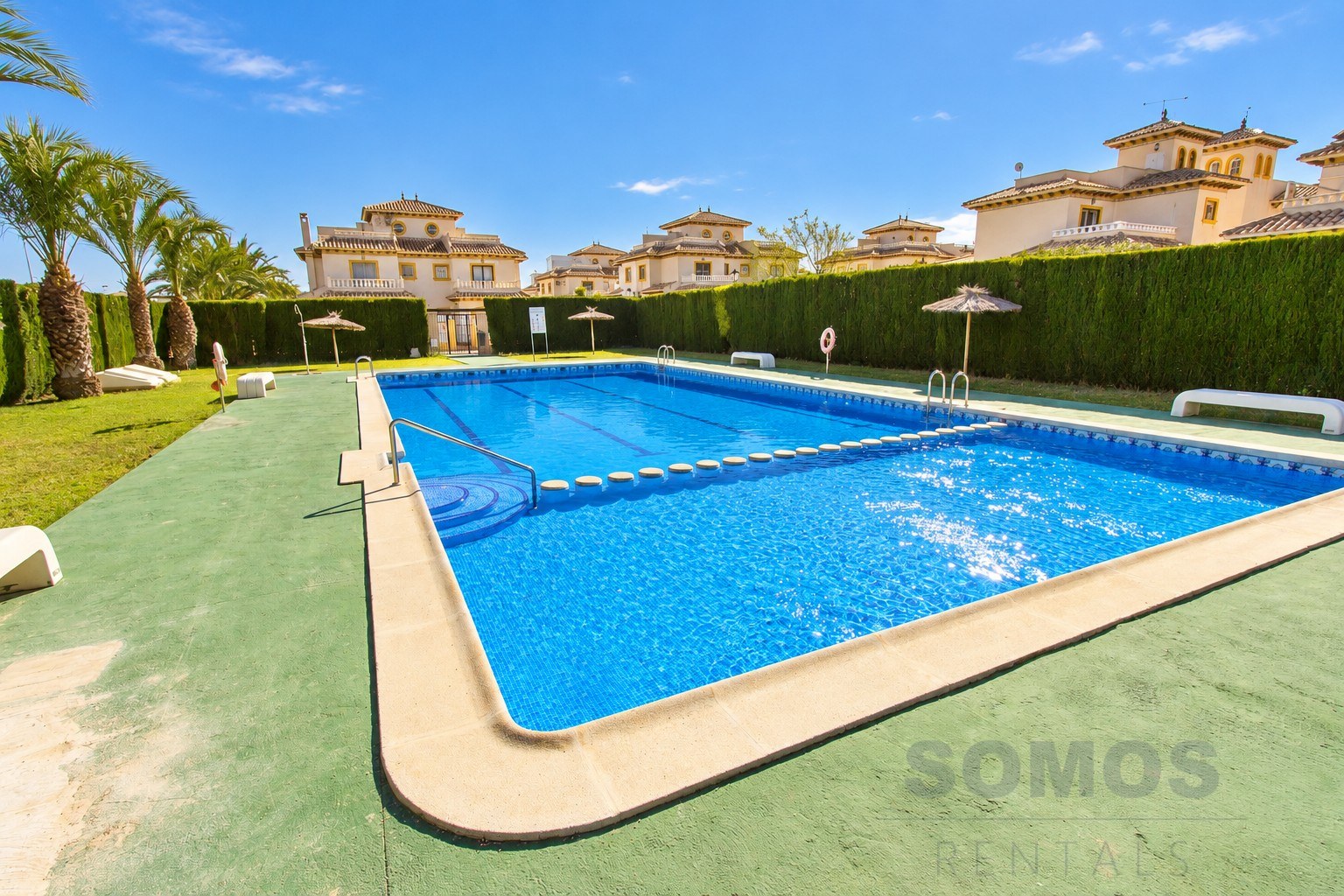 Communal swimming pool — Casa Marina del Rey, La Marina Village y El Pinet