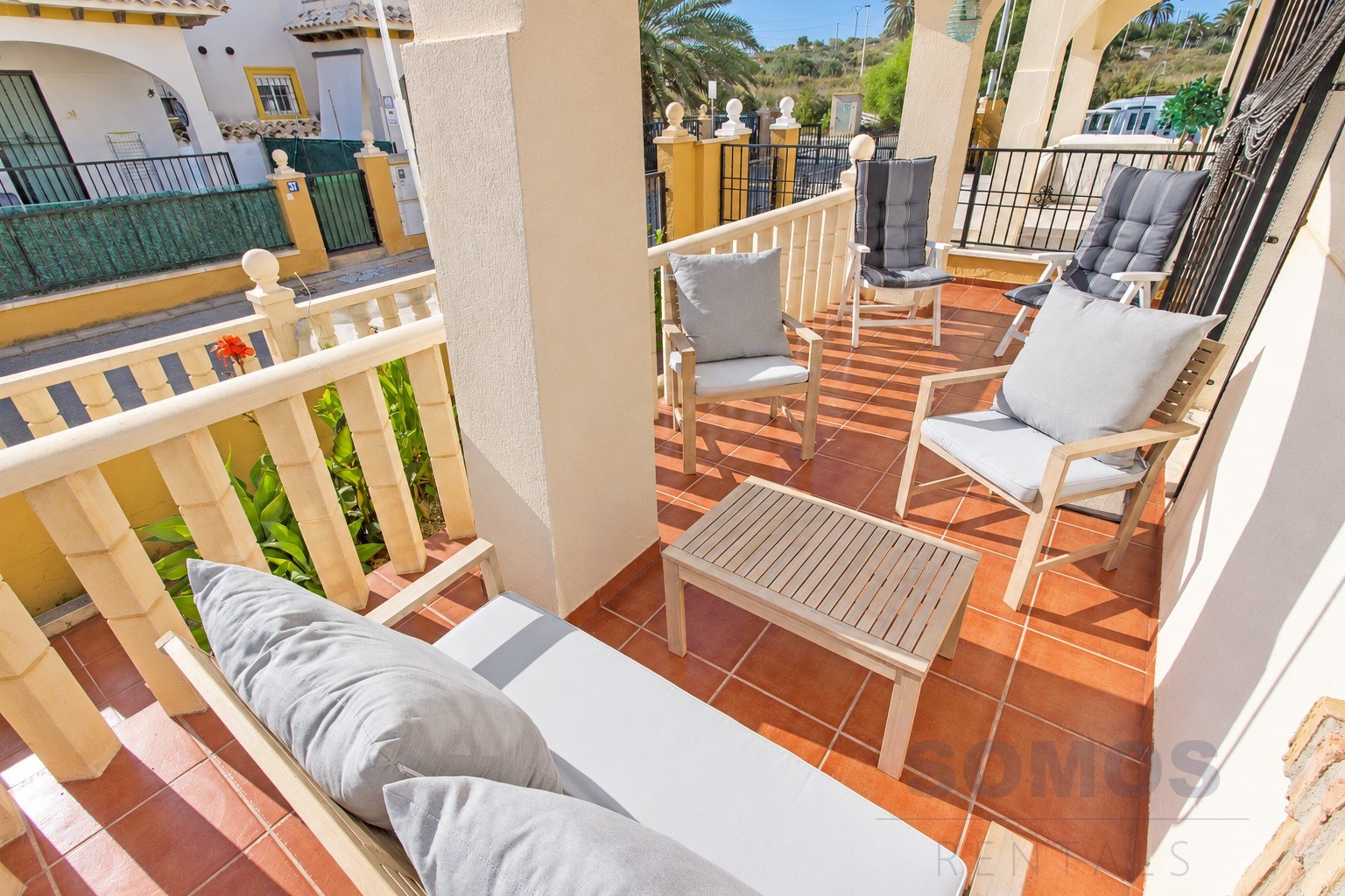 Covered terrace — Casa Marina del Rey, La Marina Village y El Pinet