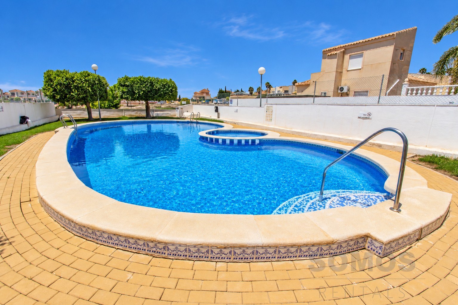 Communal swimming pool — Casa Alfredo, Urb La Marina