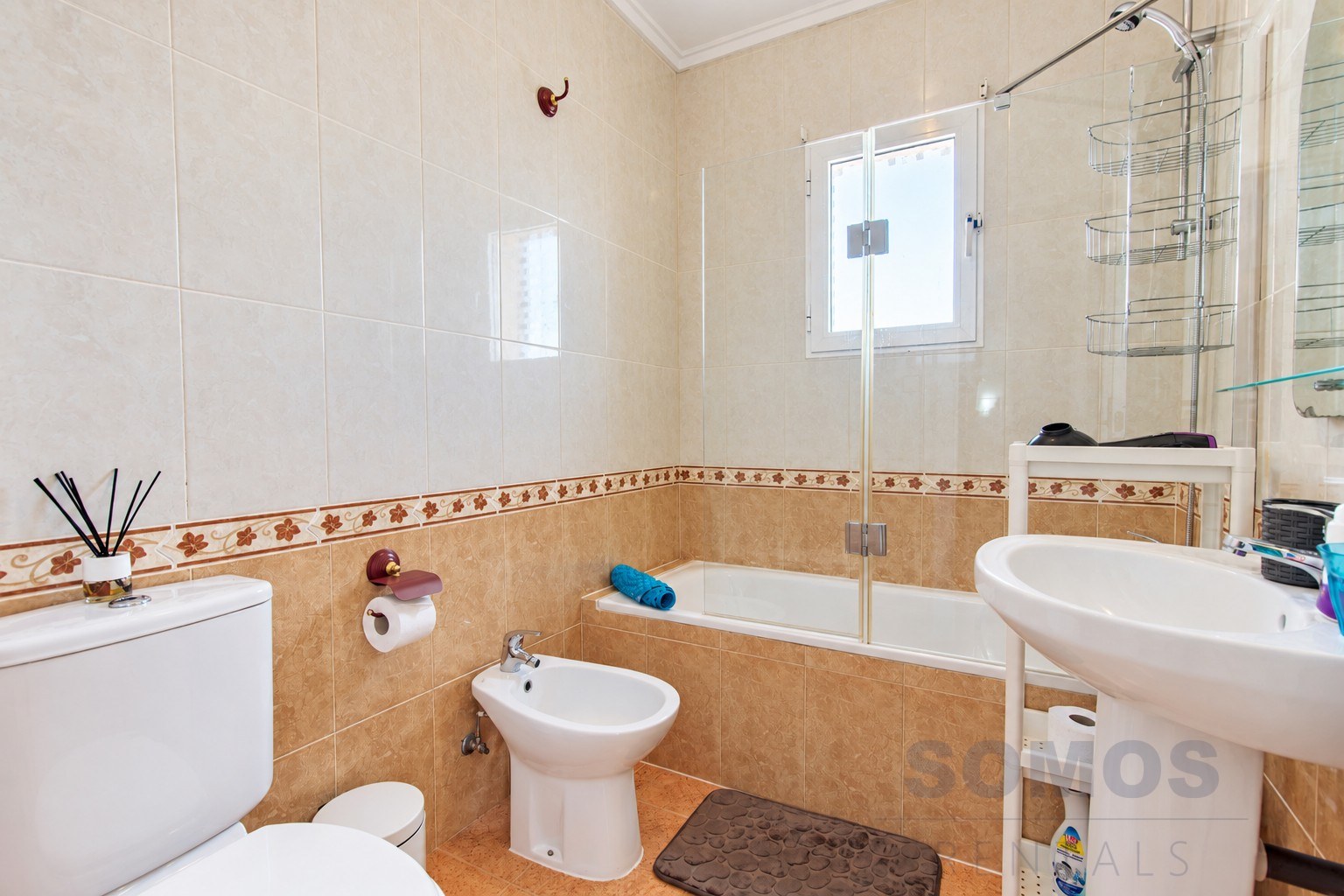Bathroom 1 — Casa Alfredo, Urb La Marina