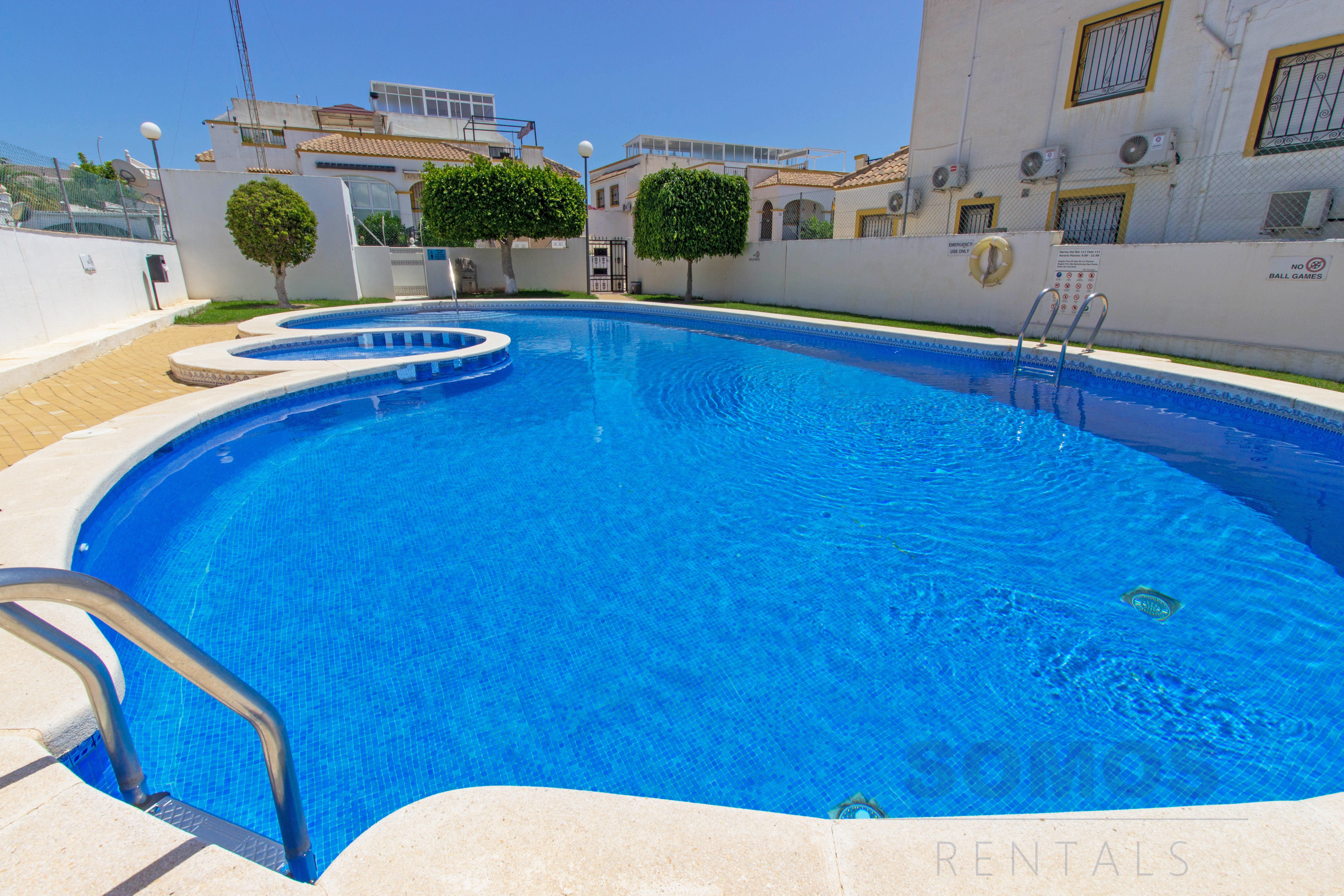 Communal swimming pool — Casa Alfredo, Urb La Marina