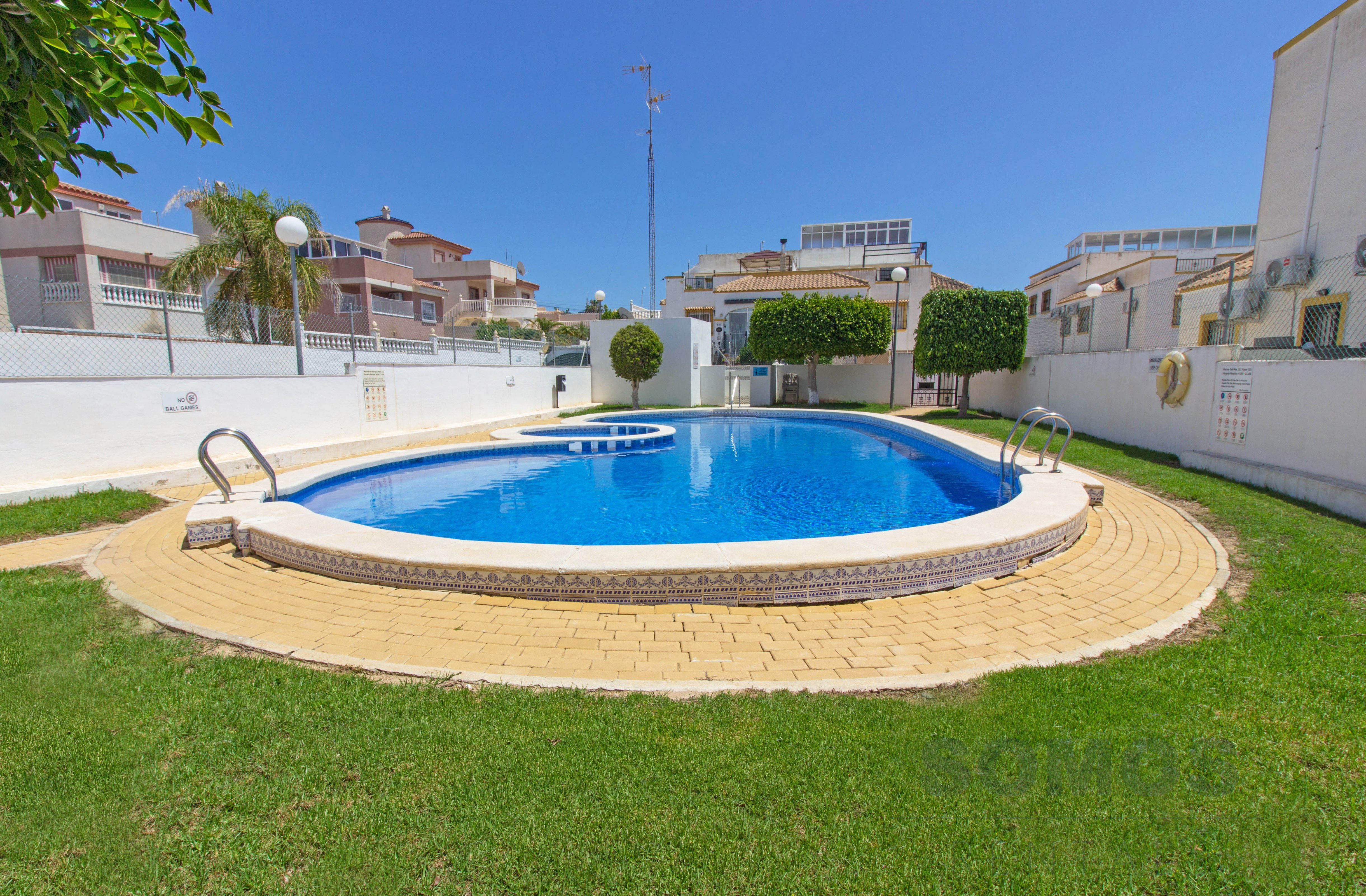 Communal swimming pool — Casa Alfredo, Urb La Marina