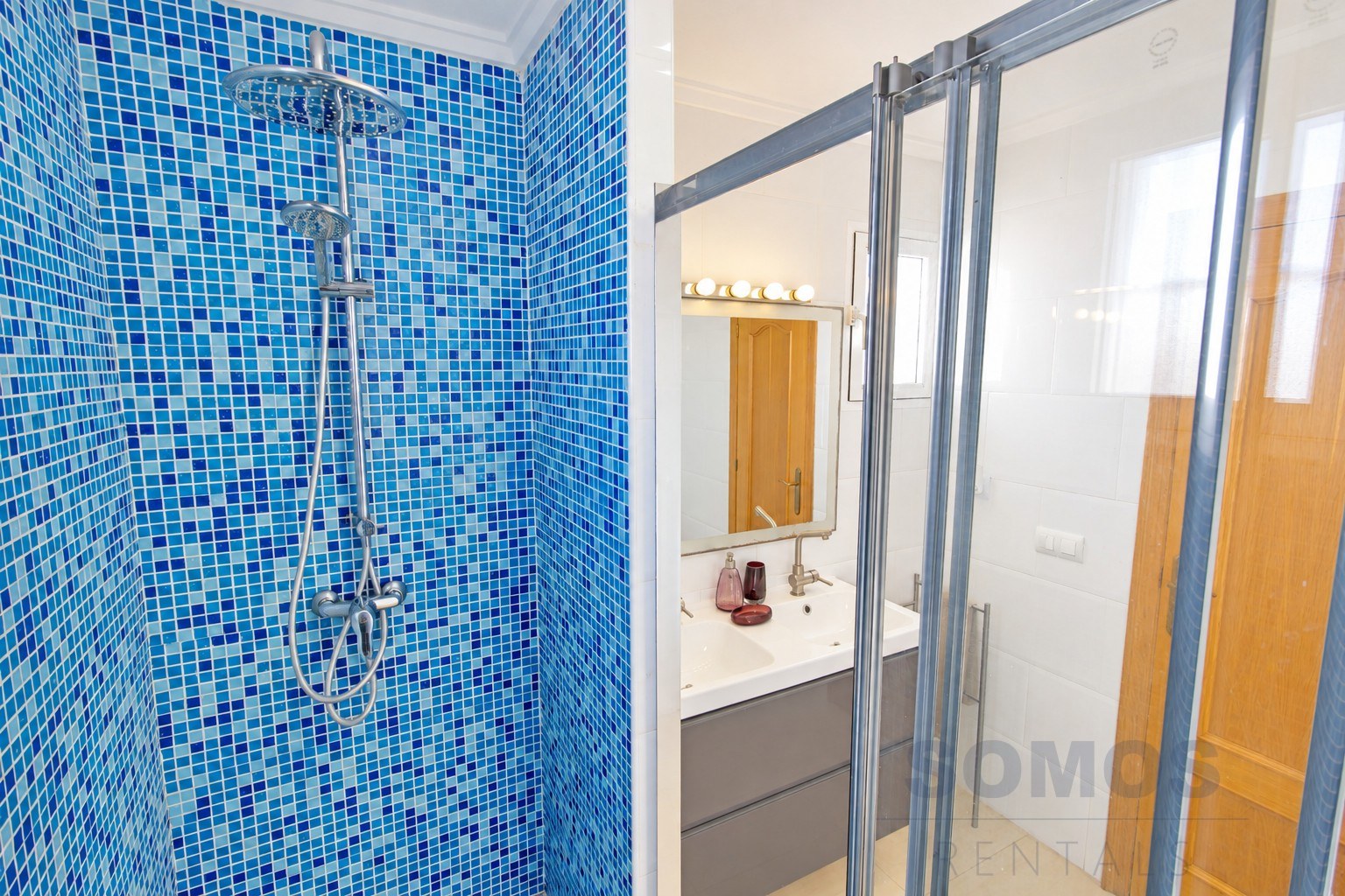 Bathroom 1 — Villa Cross, Gran Alacant