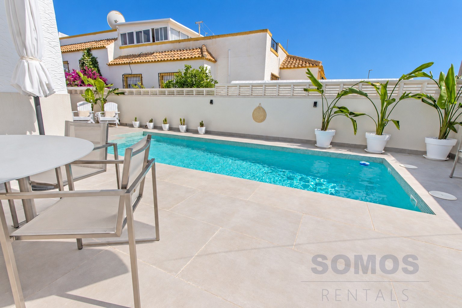 Private swimming pool — Casa Arturo, Urb La Marina