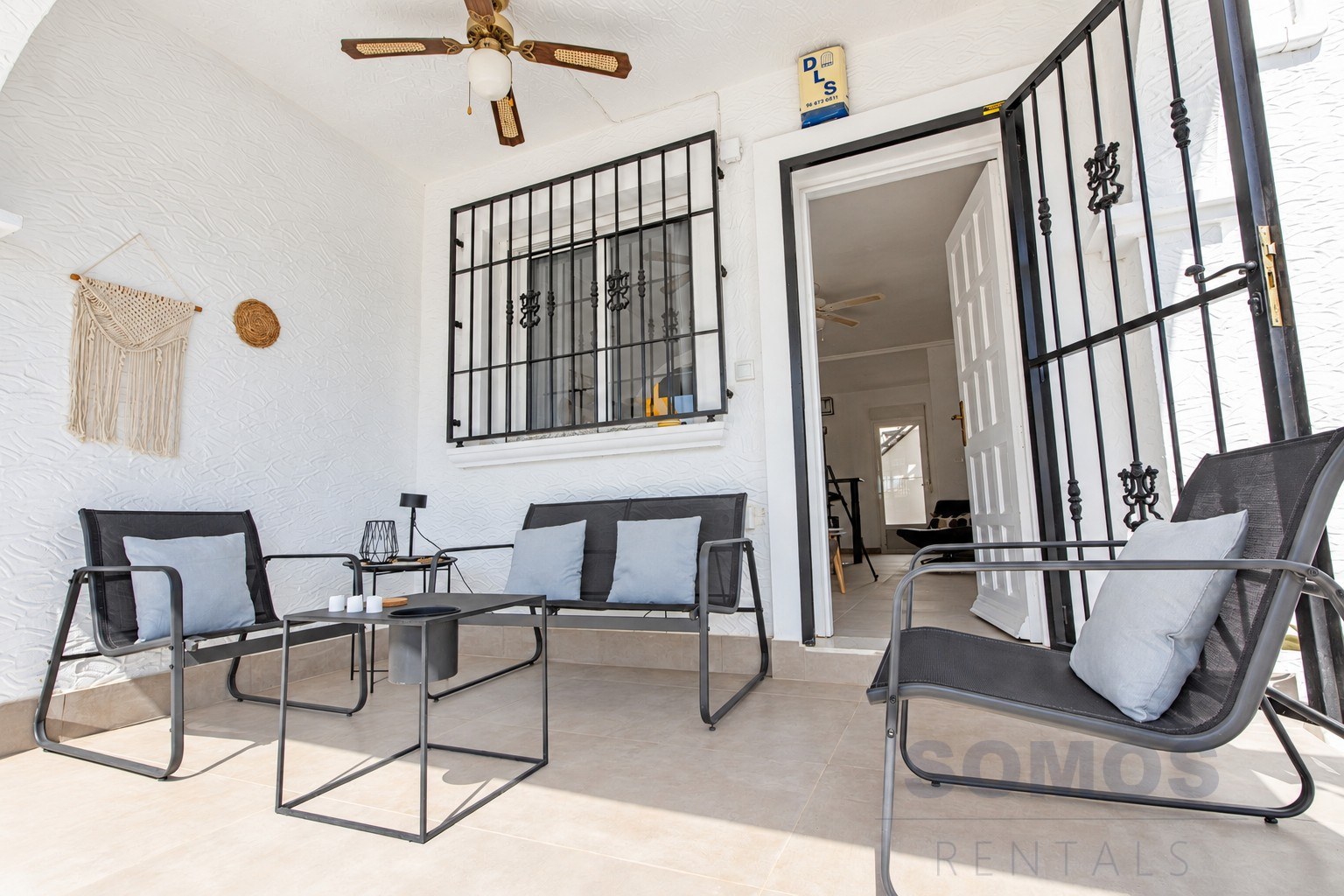 Covered porch — Casa Arturo, Urb La Marina