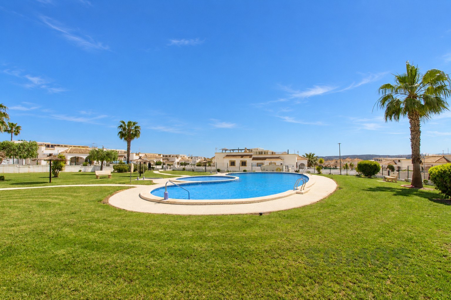 Communal swimming pool — Casa Arturo, Urb La Marina